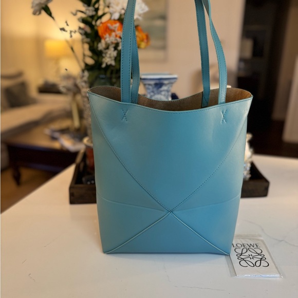 🩵 NWT LOEWE MEDIUM LEATHER PUZZLE TOTE! - Picture 7 of 16